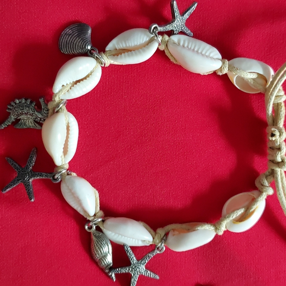 Two shell bracelets - Picture 2 of 3